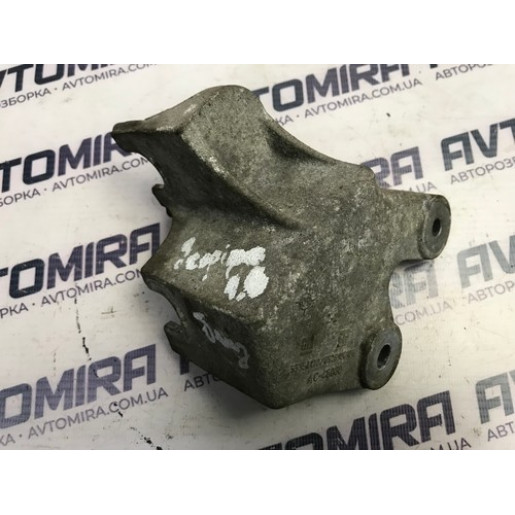 Кронштейн тросів МКПП Opel Zafira B 1.6 16V 2005-2011 55354120